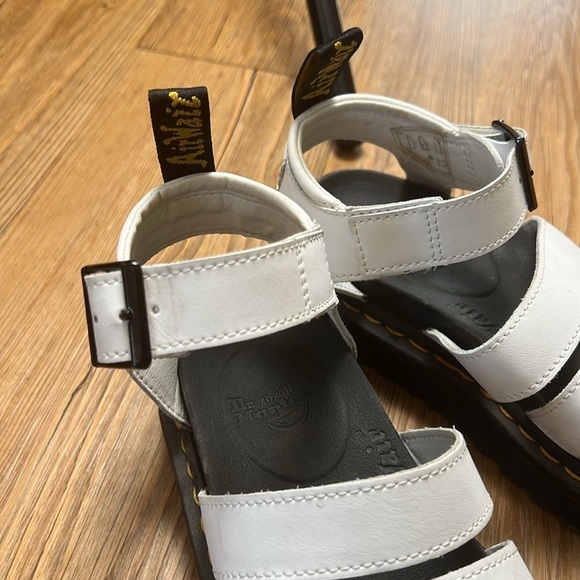 Dr. Martins Blaire - Picture 4 of 7